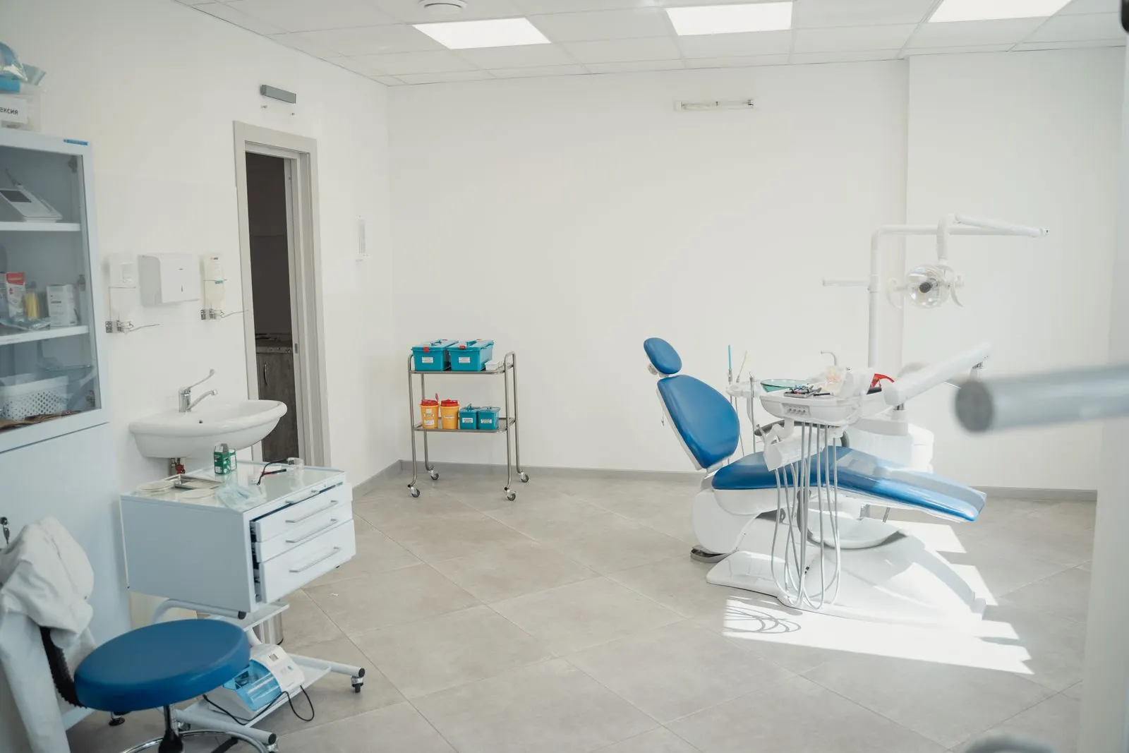 Clean dental operatory with patient chair and spotless floor in a dental practice